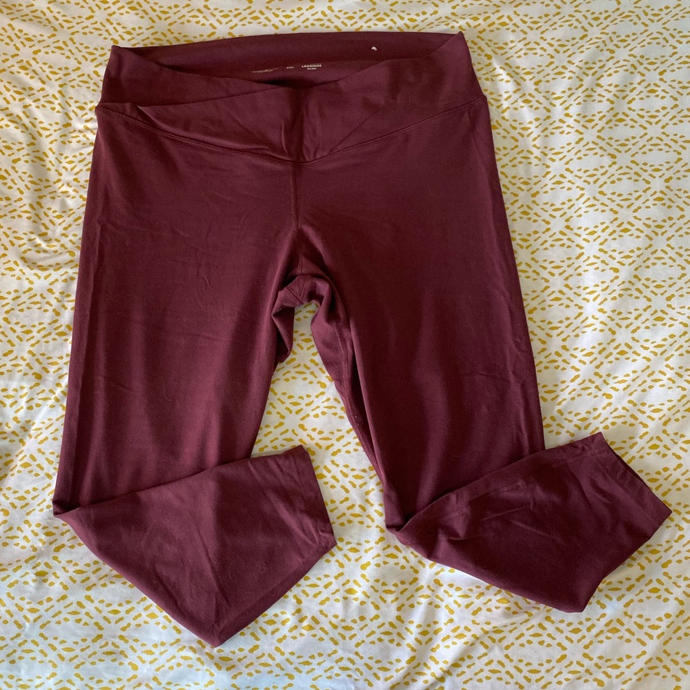 Old Navy: Extra High-Waisted PowerChill Light Compresion 7/8 Length Leggings
